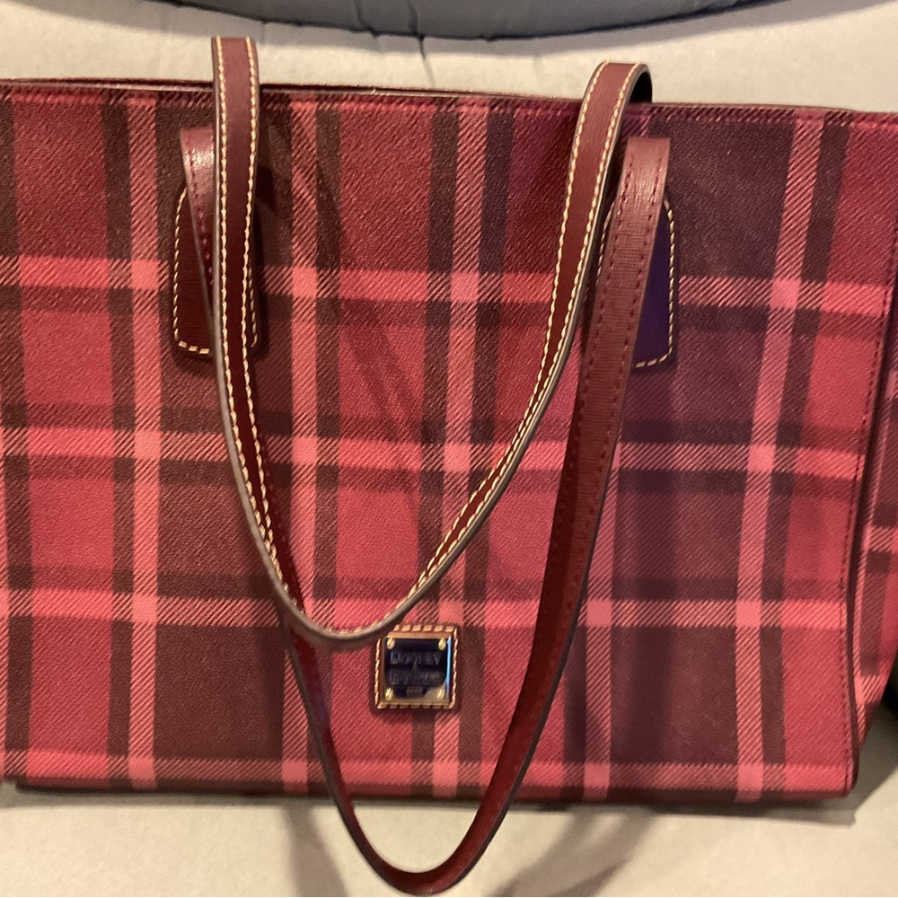 Beautiful Dooney & Bourke Ashton tote